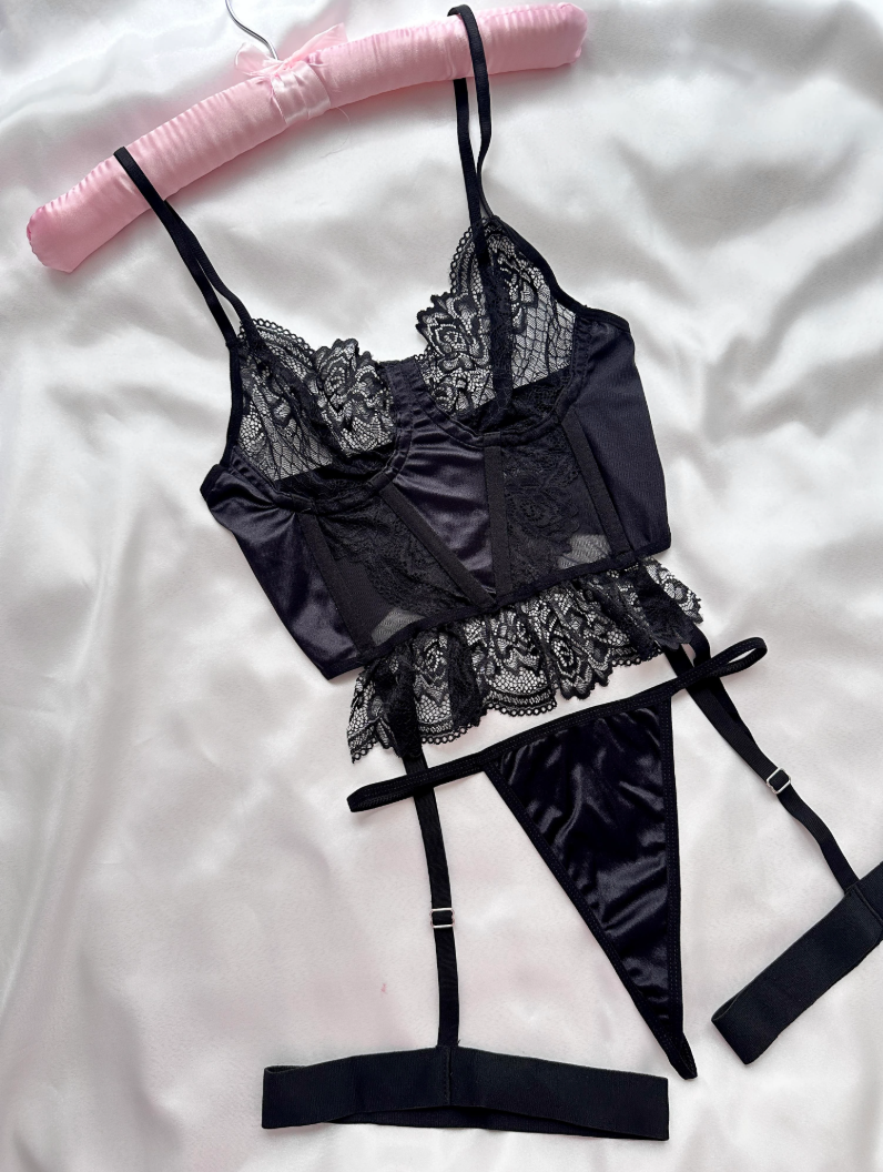 Fierre Black Garter Set